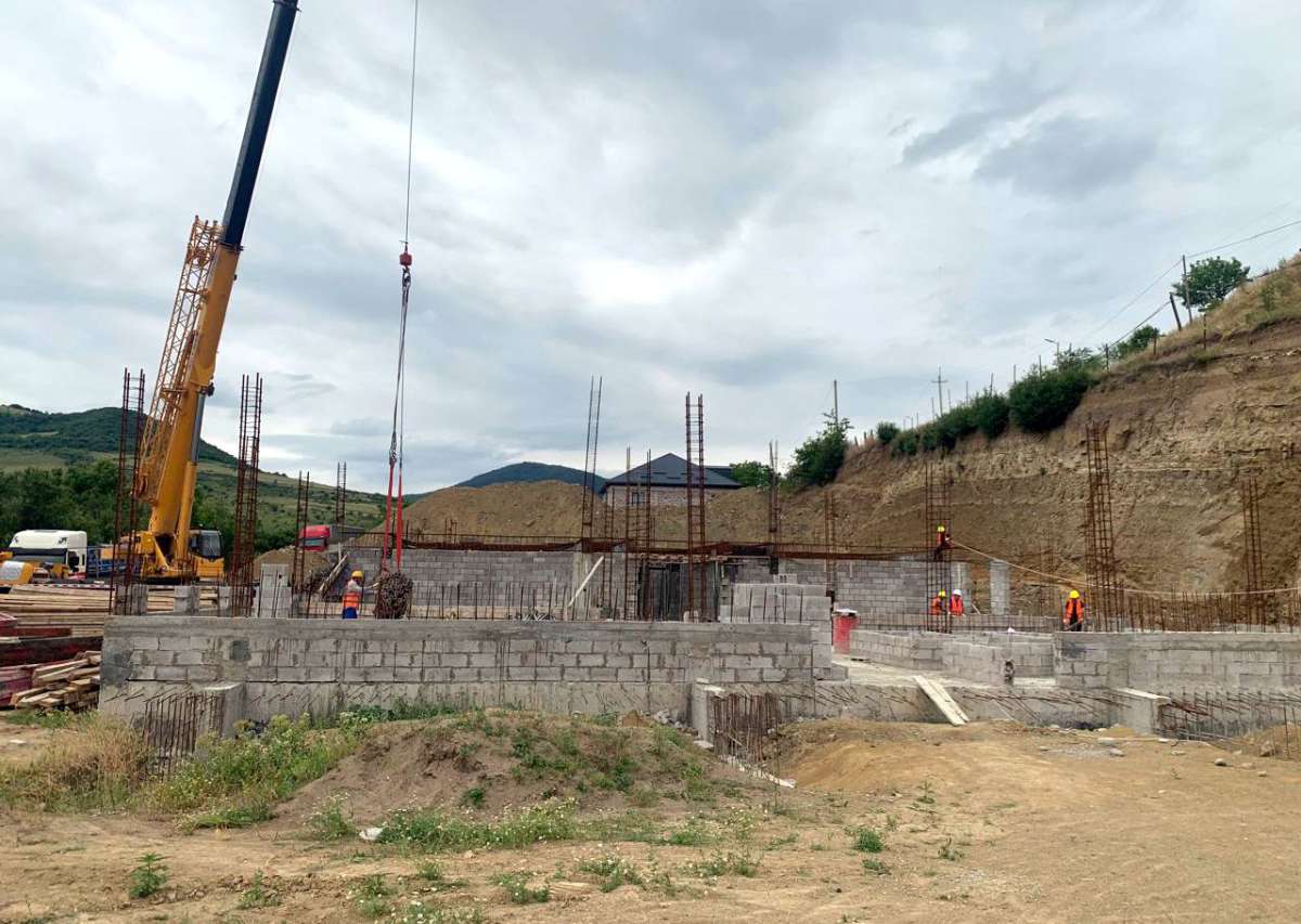 Սահմանամերձ Դովեղ գյուղի դպրոցի կասեցված շինարարությունը վերսկսվել է