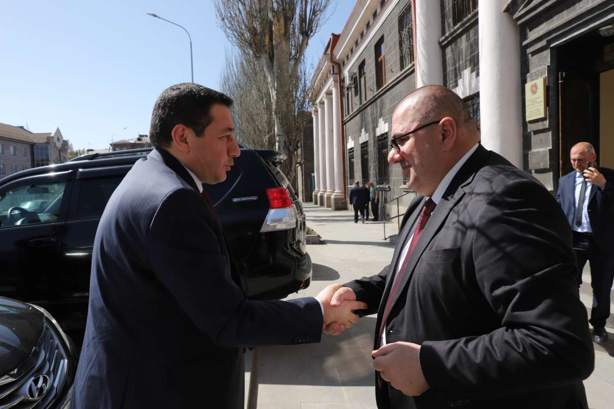 Քաղաքաշինության կոմիտեի նախագահը և Շիրակի մարզպետը շրջայց են կատարել շինհրապարակներում