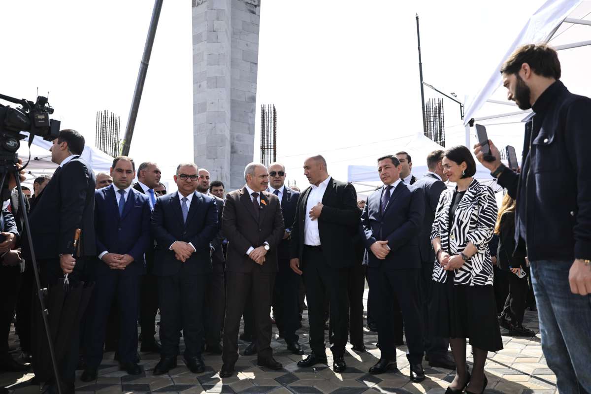 Վարչապետը ներկա է գտնվել Արթուր Աբրահամի անվան մանկապատանեկան մարզահամալիրի հիմնարկեքի արարողությանը
