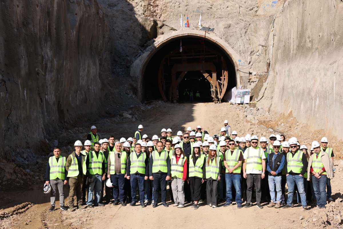 Ուսանողները ՏԿԵ նախարարի և Քաղաքաշինության կոմիտեի նախագահի հետ այցելել են Սյունիքի մարզ