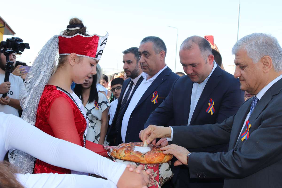 Քաղաքաշինության կոմիտեի պատվիրատվությամբ Դեղձուտում կառուցված դպրոցը պաշտոնապես հանձնվեց շահագործման